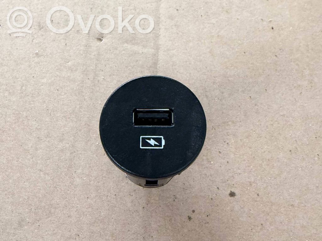 Iveco Daily 6th gen Enchufe conector USB 