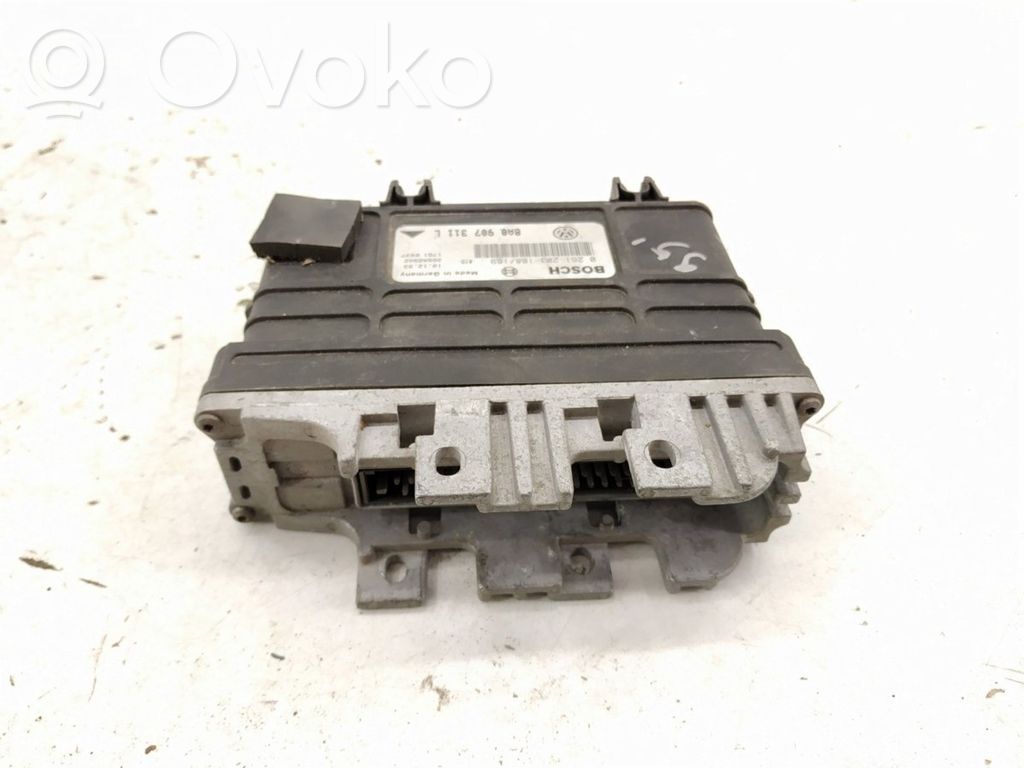 Volkswagen Golf III Engine control unit/module 