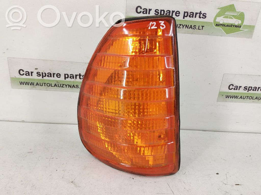 Mercedes-Benz 200 300 W123 Front indicator light 