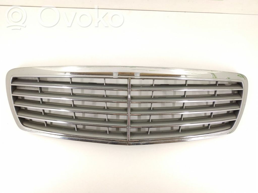 Mercedes-Benz E W211 Etusäleikkö 