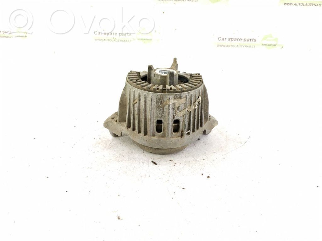 Mercedes-Benz E W212 Engine mount bracket 