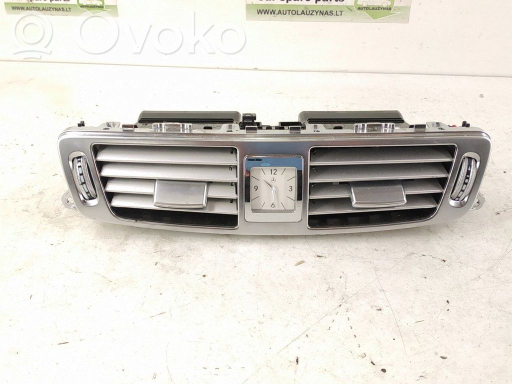 Mercedes-Benz CLS C218 X218 Dash center air vent grill 