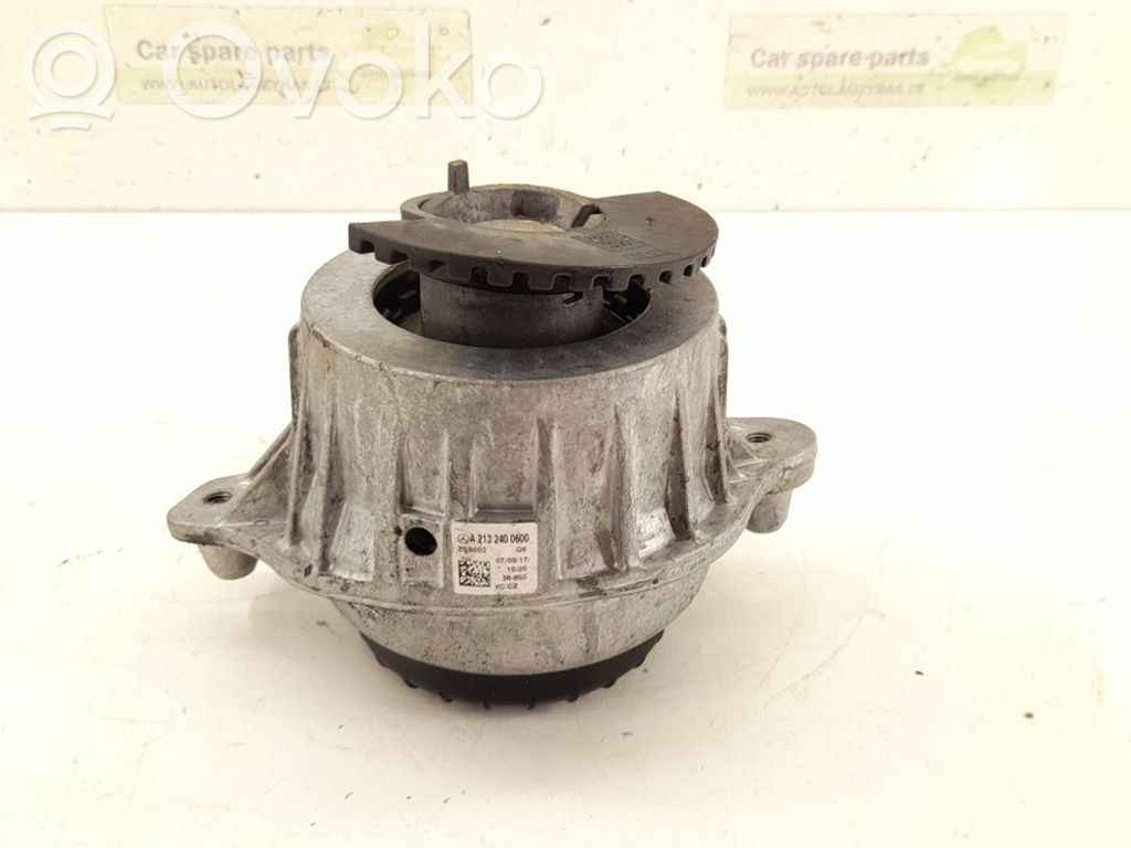Mercedes-Benz E W213 Engine mount bracket 