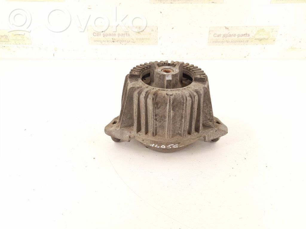 Mercedes-Benz E W212 Engine mount bracket 