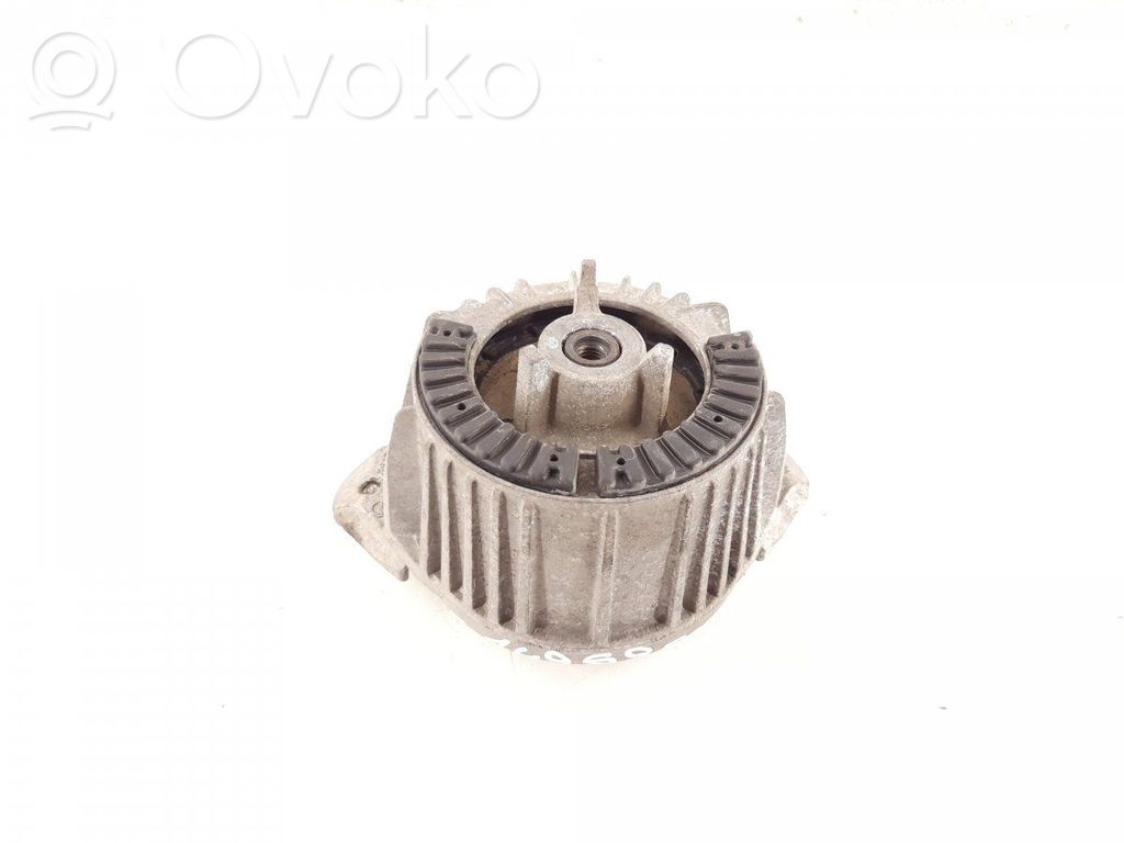 Mercedes-Benz C W204 Engine mount bracket 