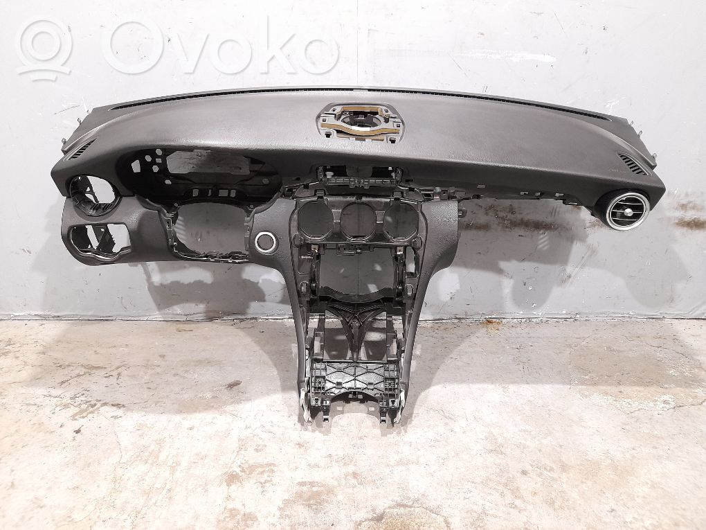 Mercedes-Benz C W205 Panelė 
