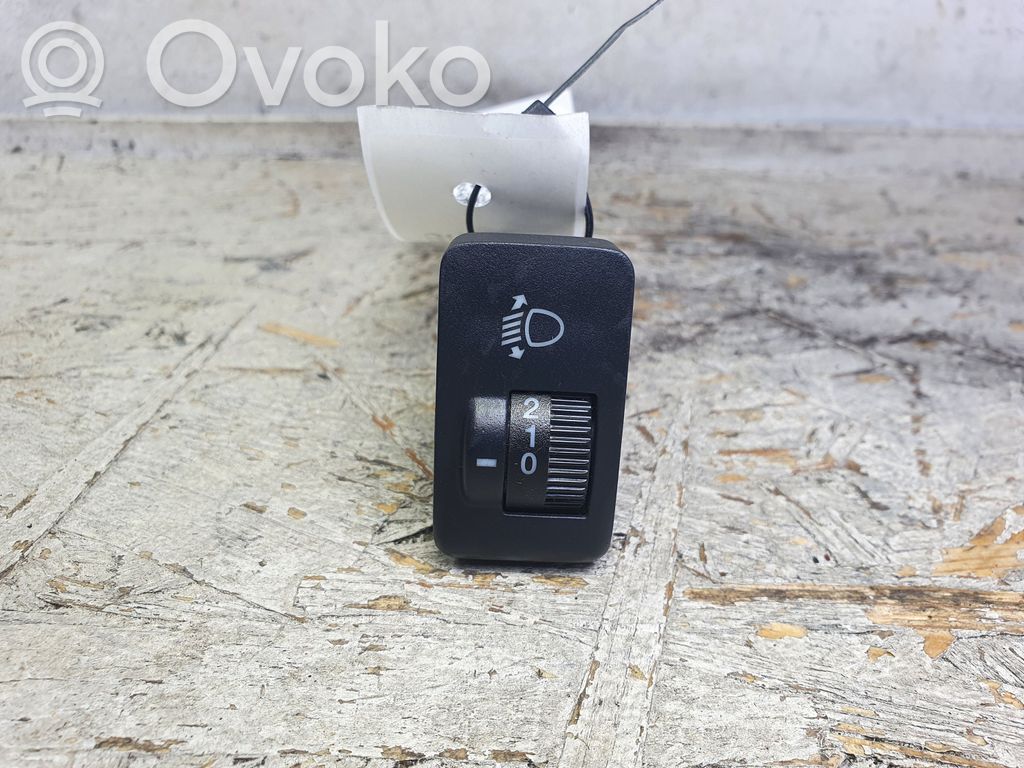 Headlight level height control switch   M23516