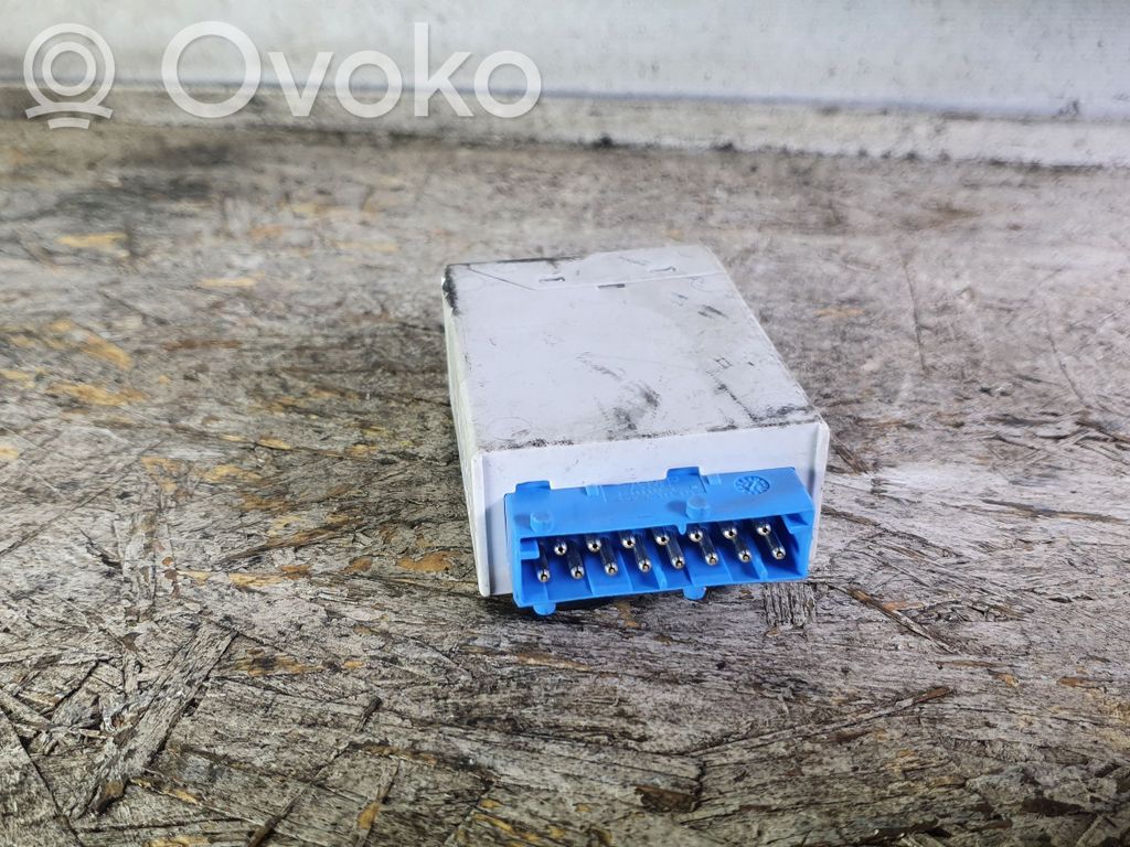 Logu tīrītāju relejs   61358366381,8366381