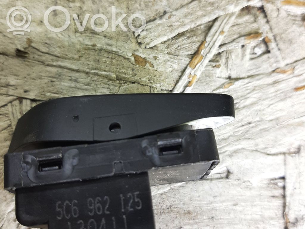 Volkswagen Jetta VI Central locking switch button 