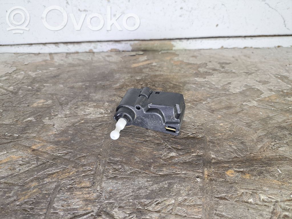 Headlight level adjustment motor