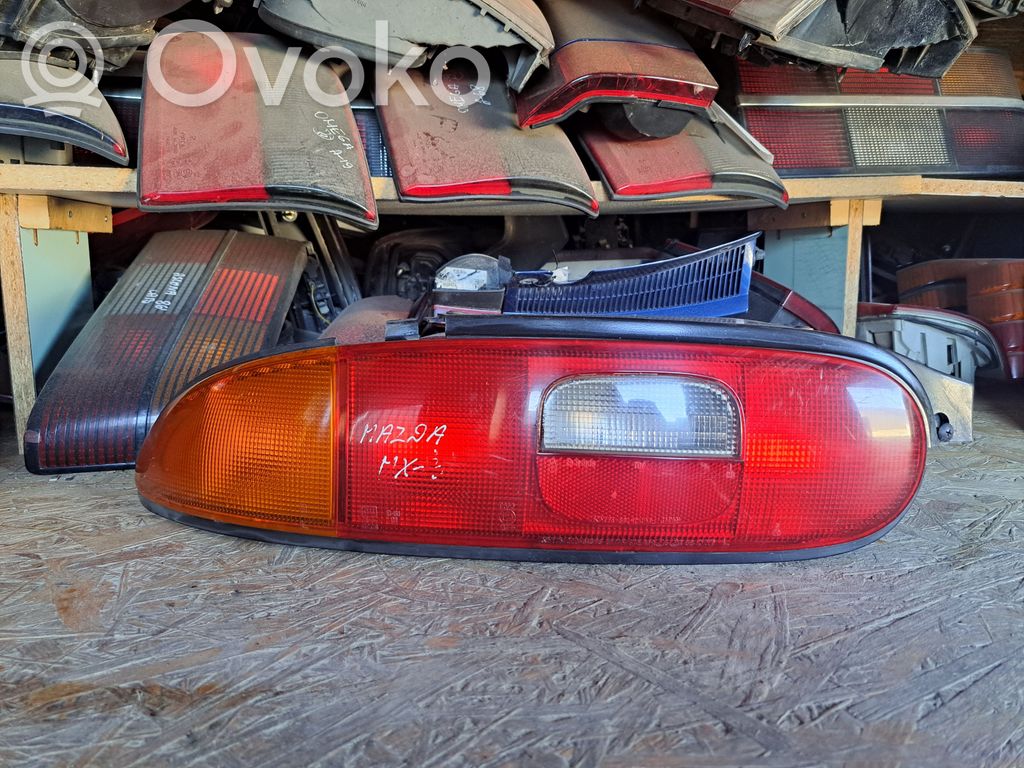 Mazda MX-3 Aizmugurējais lukturis virsbūvē 