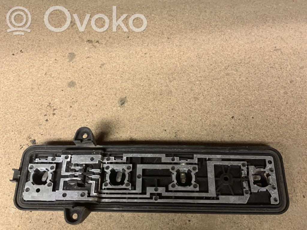 Chrysler Voyager Takavalon polttimon suojan pidike 