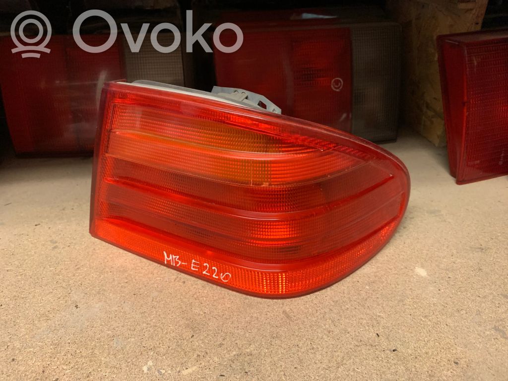 Mercedes-Benz E W210 Luci posteriori 