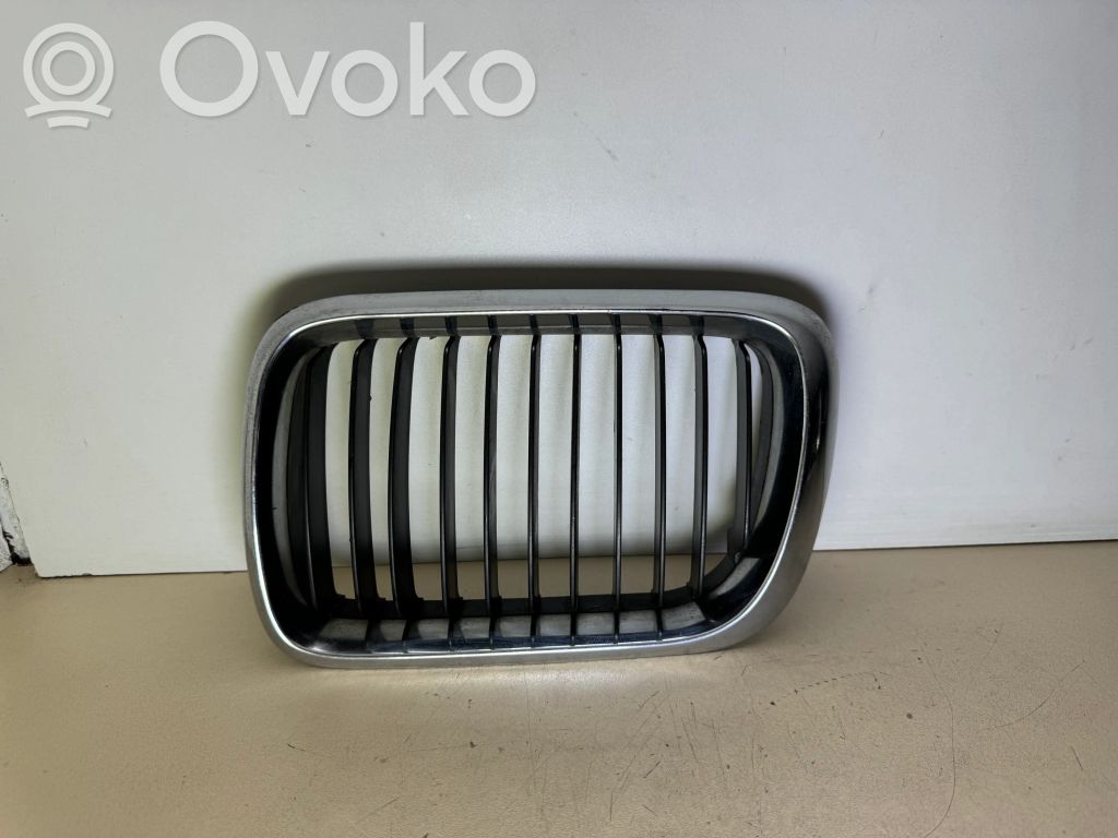 BMW 3 E36 Grotelės priekinės 