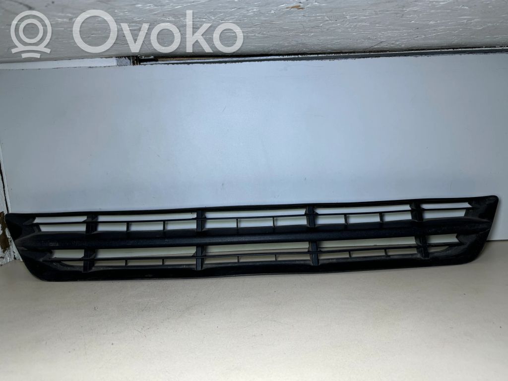 Ford Focus Front bumper lower grill 