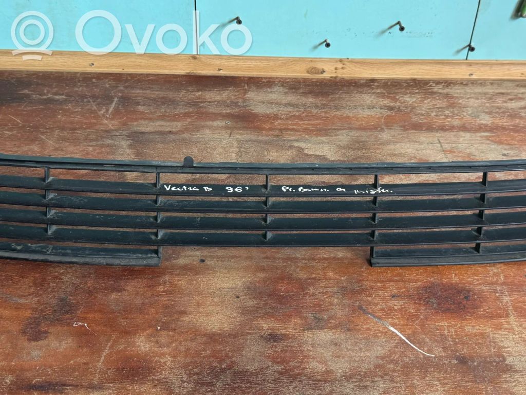 Opel Vectra B Kratka dolna zderzaka przedniego 