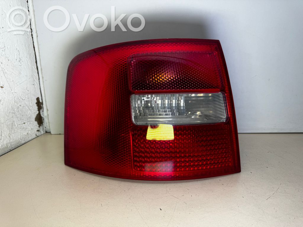 Audi A6 S6 C5 4B Aizmugurējais lukturis virsbūvē 