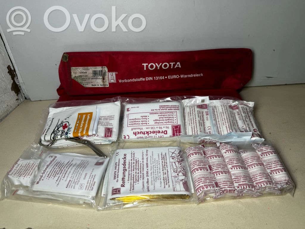 Toyota RAV 4 (XA30) Apteczka pierwszej pomocy 