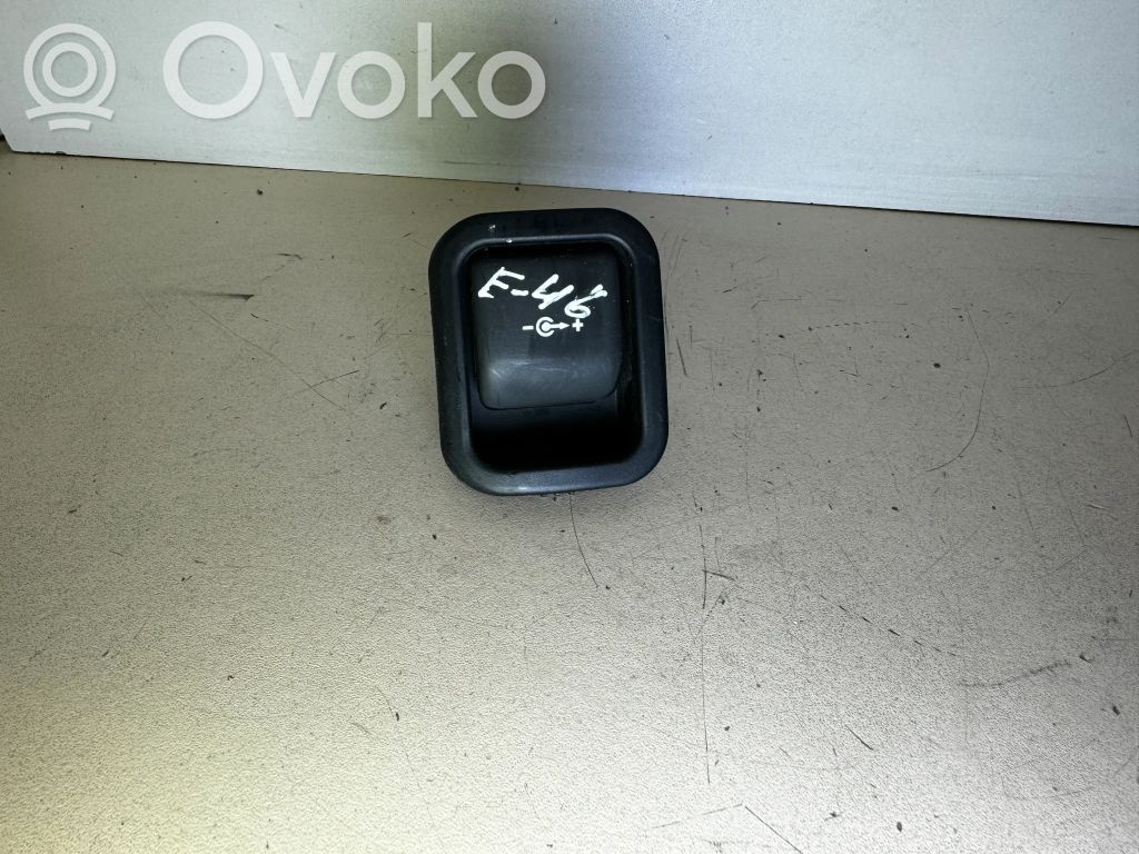 BMW 3 E46 Enchufe de 12V (trasero) 