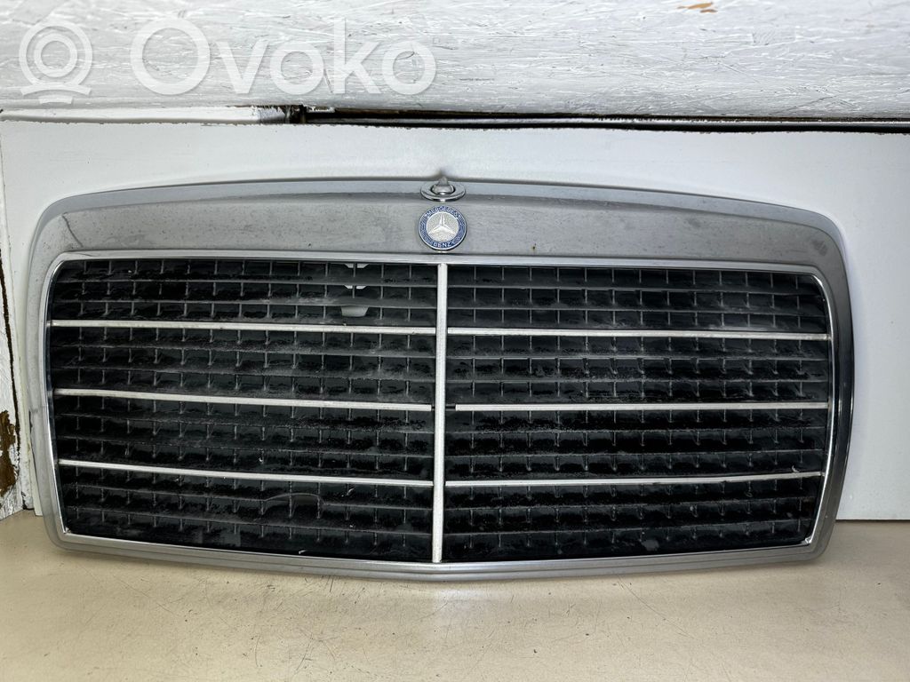 Mercedes-Benz E W124 Etusäleikkö 