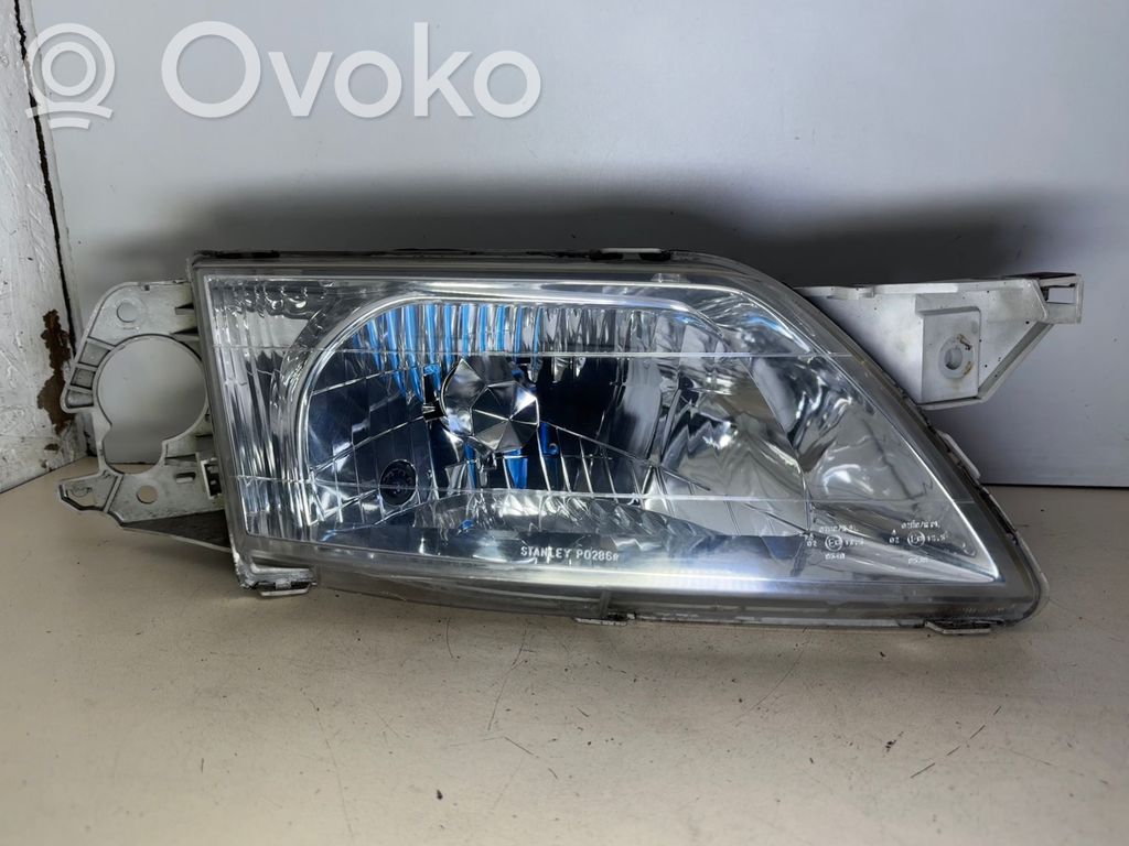 Mazda Premacy Phare frontale 