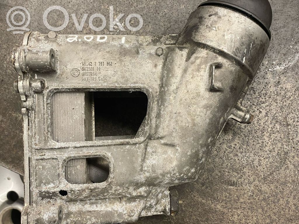 BMW 3 E90 E91 Öljynsuodattimen kannake 