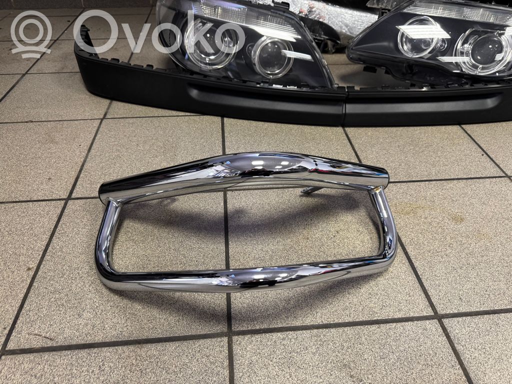 Nissan Patrol Y61 Priekšpusē dekoratīva bampera uzlikas 