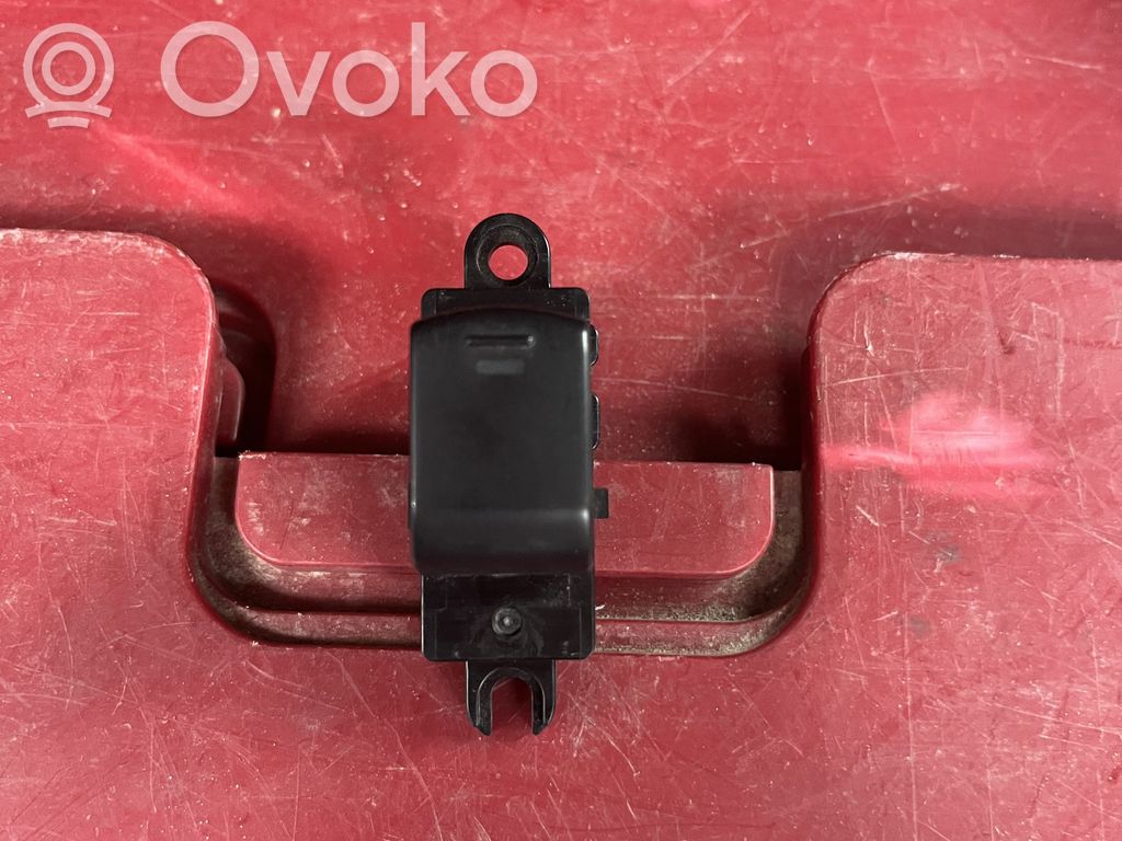 Electric window control switch   25411EA00A