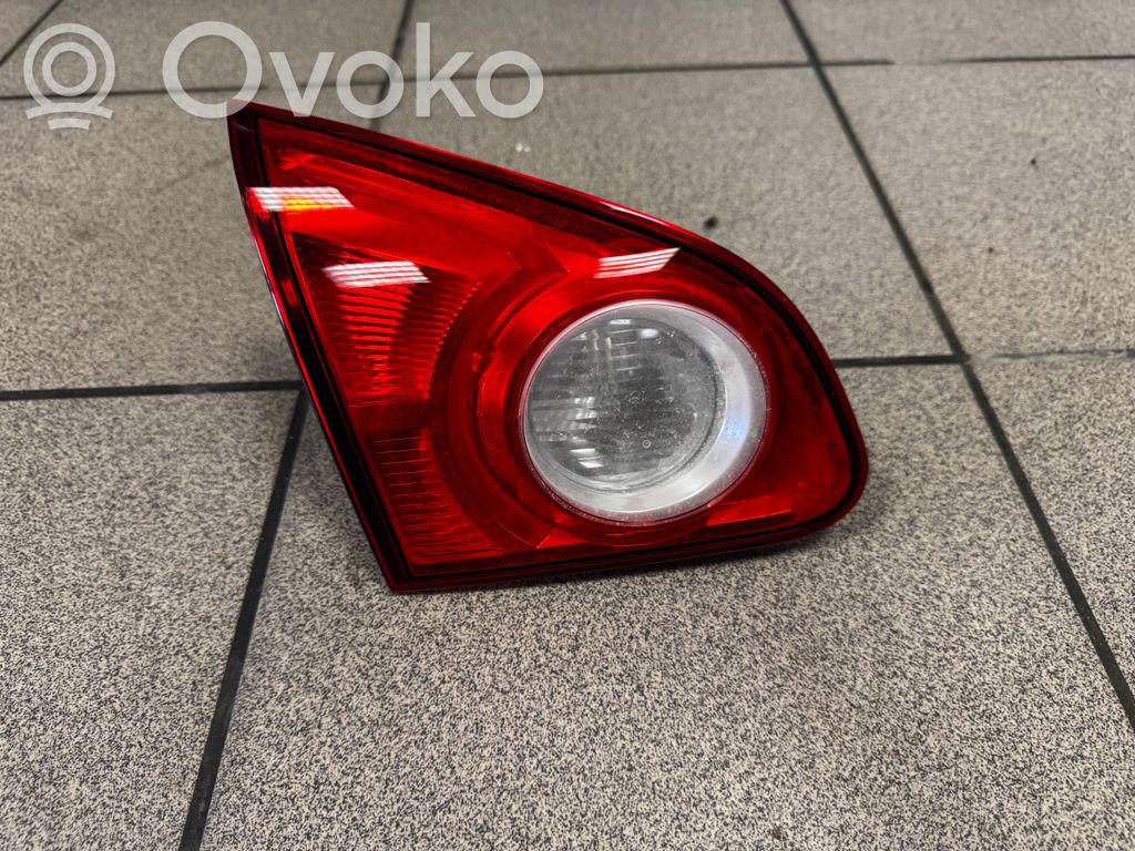 Nissan Qashqai Lampy tylnej klapy bagażnika 