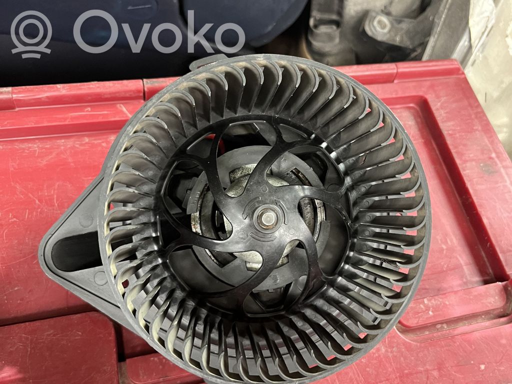 Audi 80 90 S2 B4 Pečiuko ventiliatorius/ putikas 