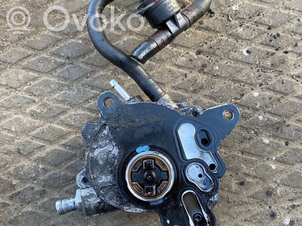 Volkswagen Jetta V Vacuum pump 
