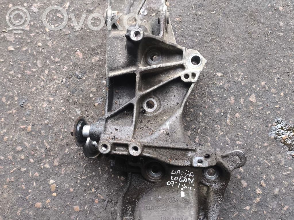 Dacia Logan I Engine mounting bracket 