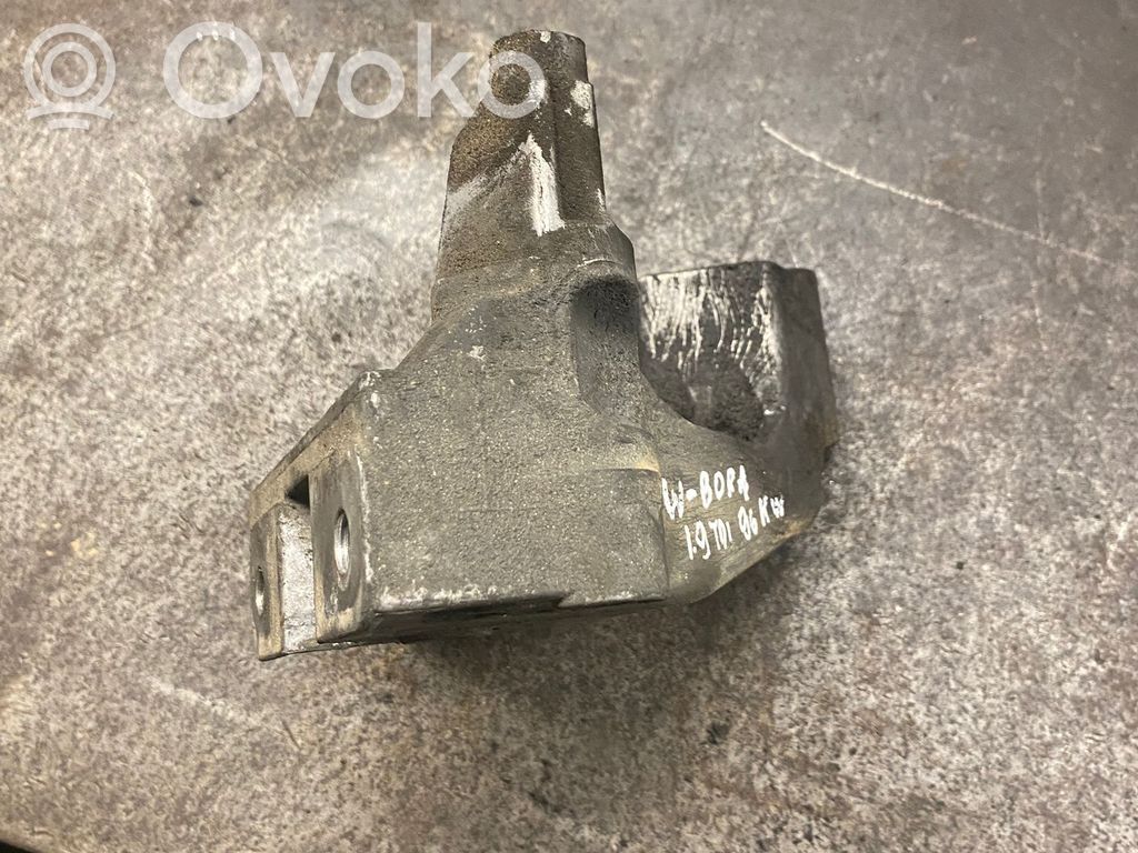 Volkswagen Bora Engine mounting bracket 