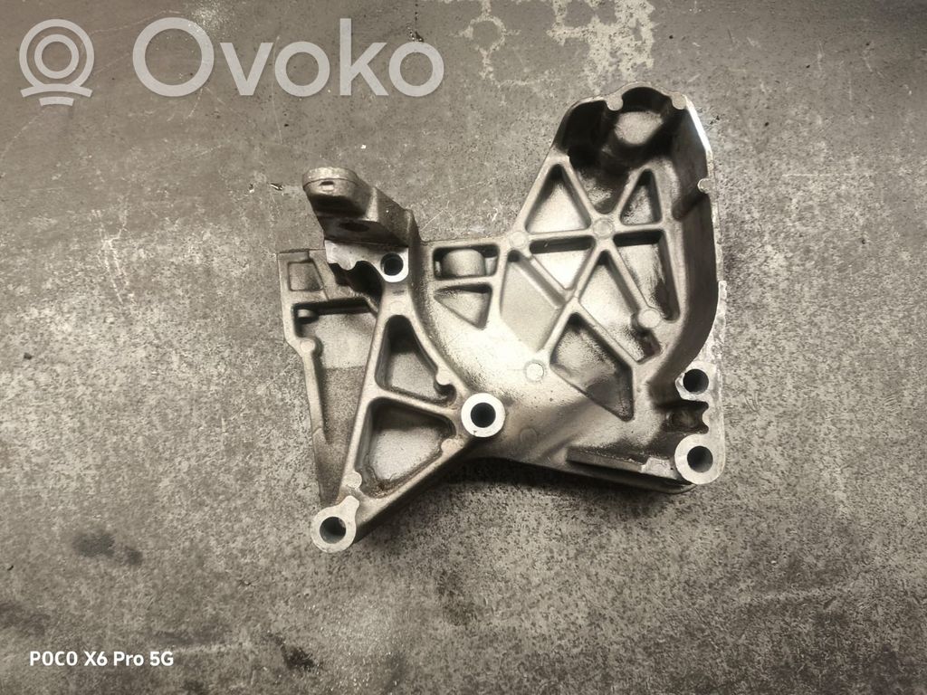 Renault Megane II Engine mounting bracket 