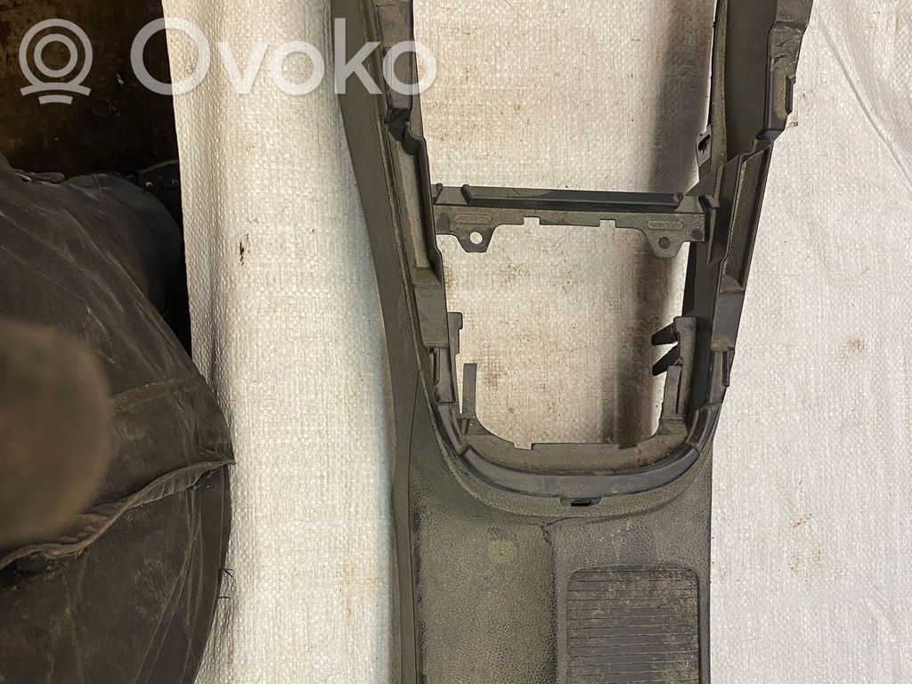Volkswagen Golf VI Center console 