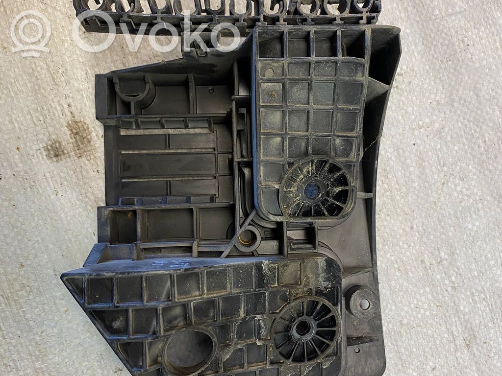 Volkswagen Golf VI Dangtelis saugiklių dėžės 