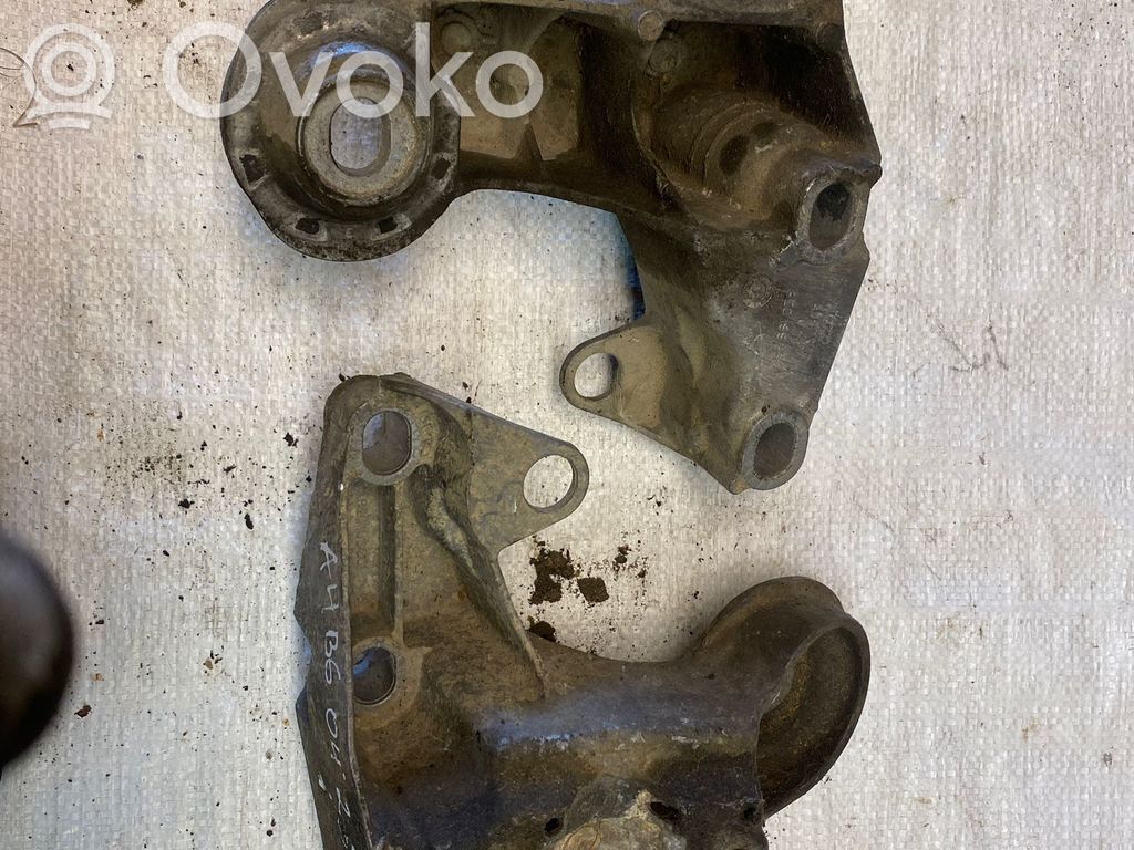 Audi A4 S4 B6 8E 8H Engine mounting bracket 
