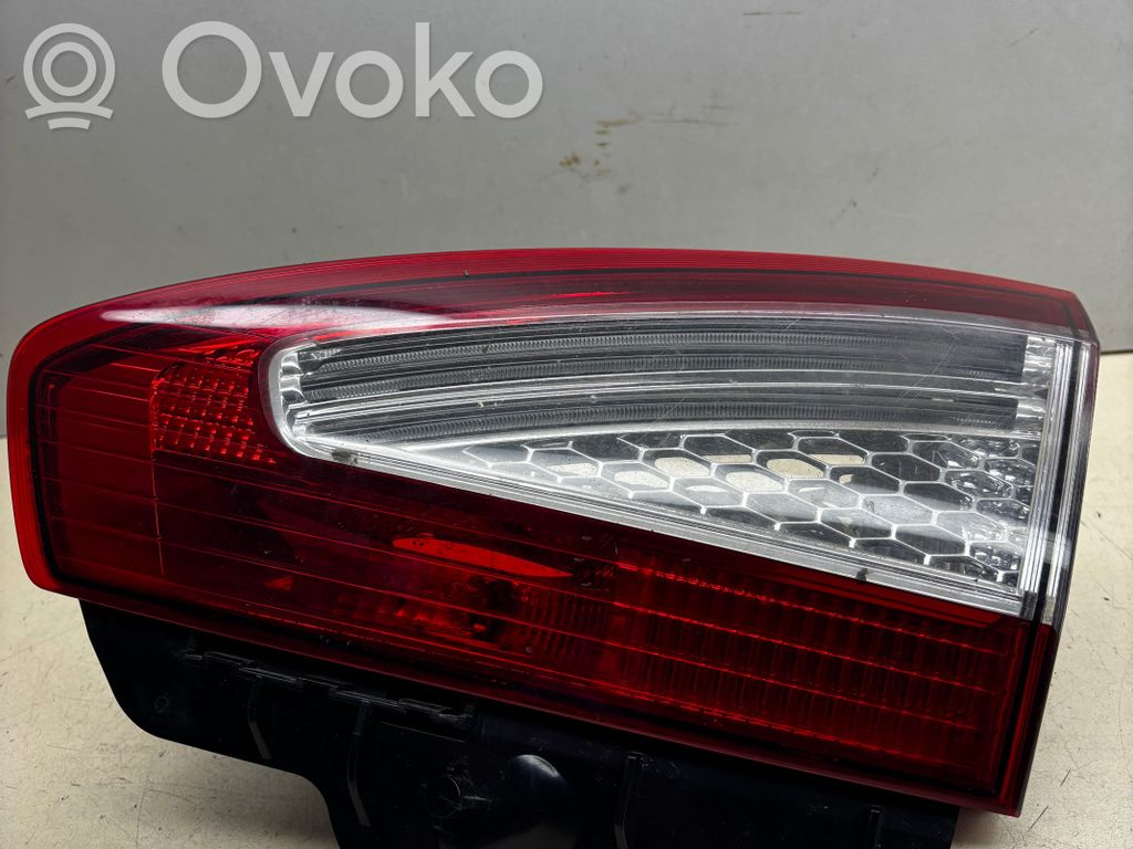 Ford Mondeo MK IV Takaluukun takavalot 