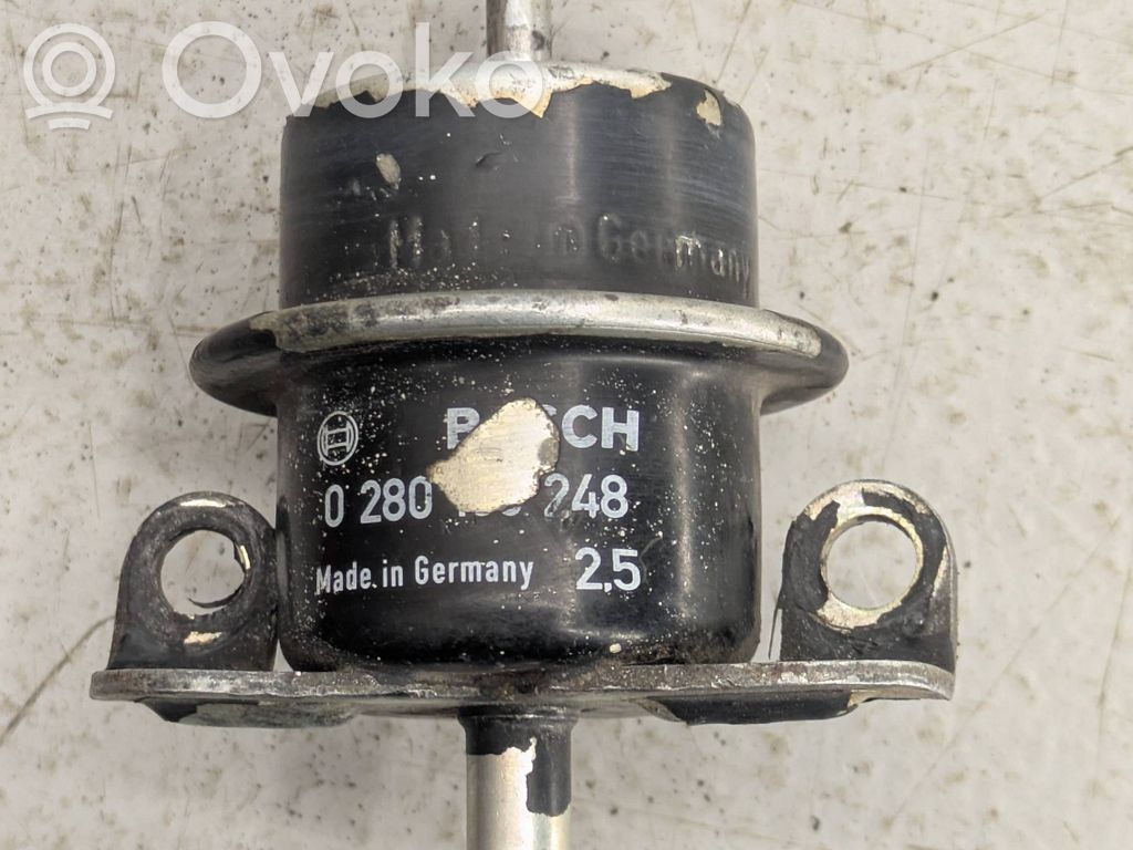 BMW 5 E34 Régulateur de pression de carburant 