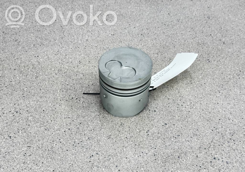 BMW 3 E30 Piston 