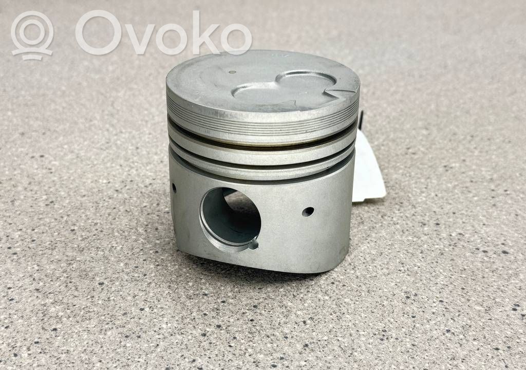 BMW 3 E30 Piston 