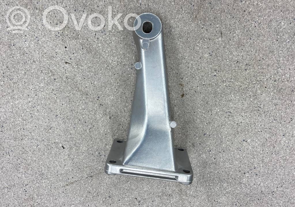 BMW 3 E30 Engine mounting bracket 