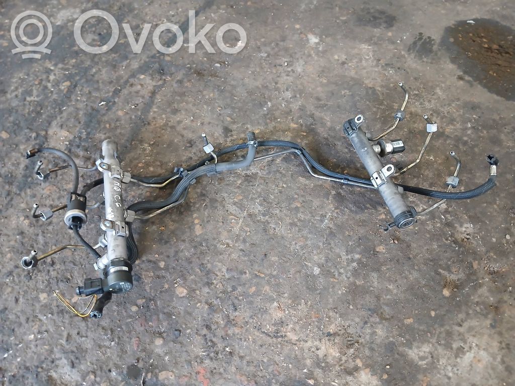 Audi A6 S6 C6 4F Listwa wtryskowa 