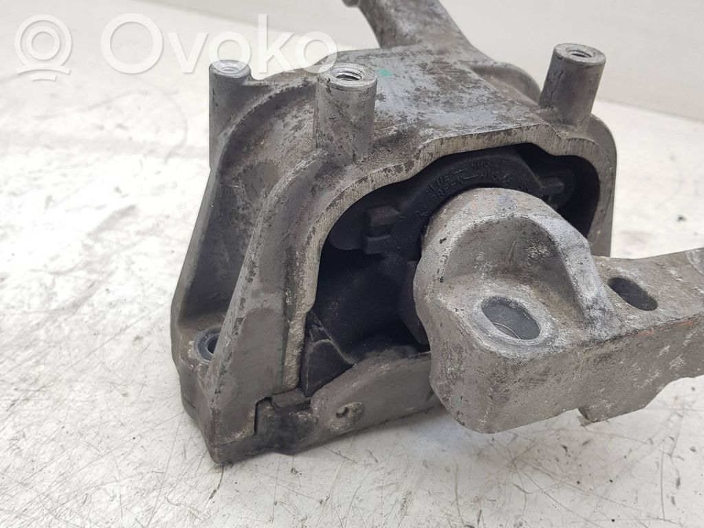 Volkswagen Tiguan Engine mount bracket 