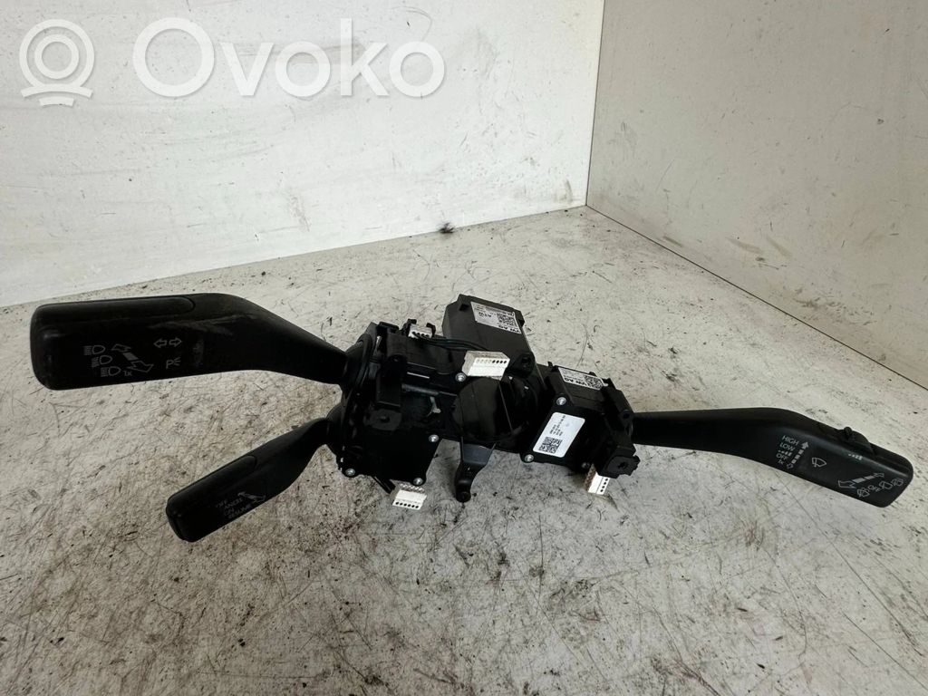 Volkswagen PASSAT CC Steering wheel buttons/switches 