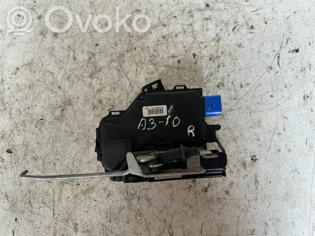 Audi A3 S3 8P Priekinė durų spyna 