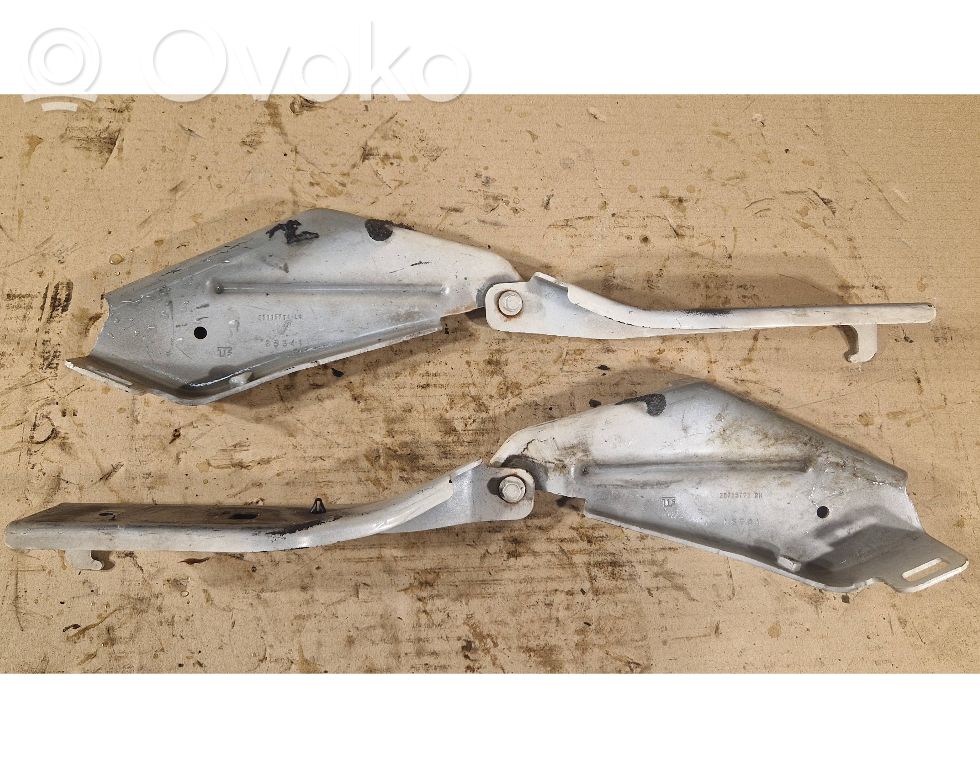 Engine bonnet/hood hinges   25715774,25715773