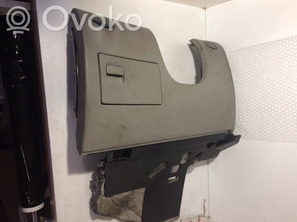 Audi A8 S8 D3 4E Panelės apdailos skydas (apatinis) 