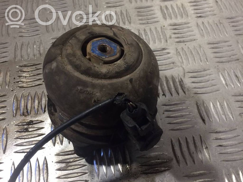Audi A8 S8 D3 4E Variklio pagalvė 