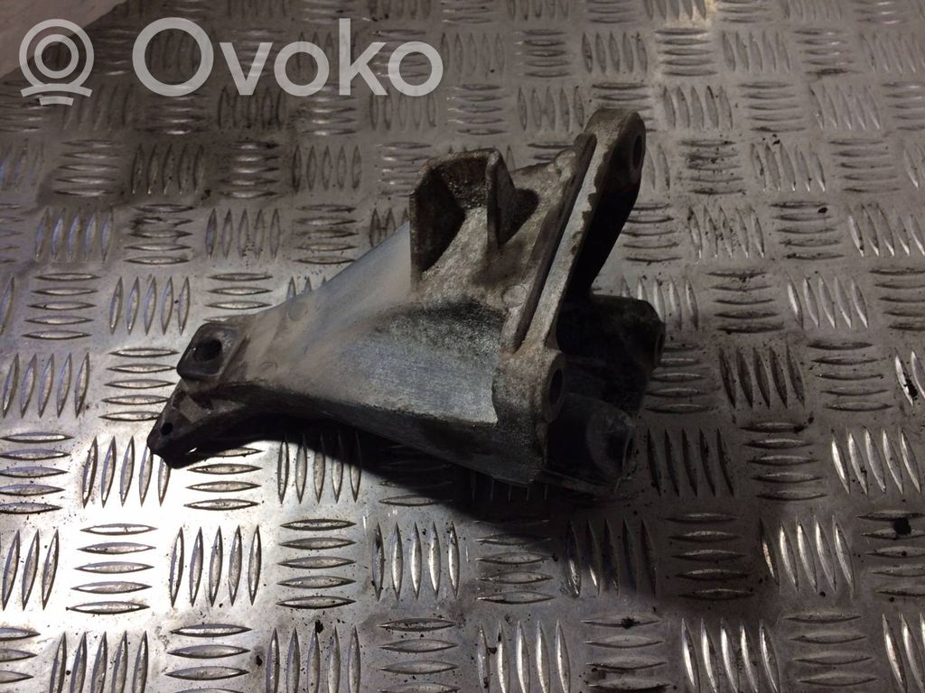 BMW 1 E81 E87 Moottorin kiinnikekorvake (käytetyt) 